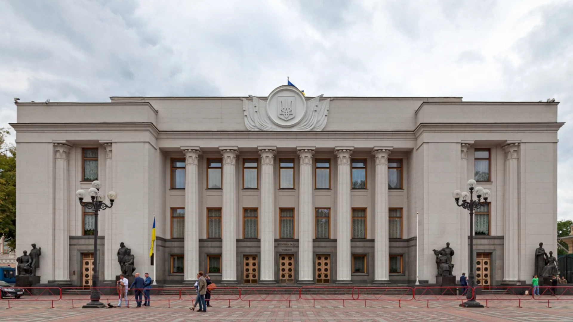 Като във филм на ужасите: Украинският парламент е без ток, парно и вода