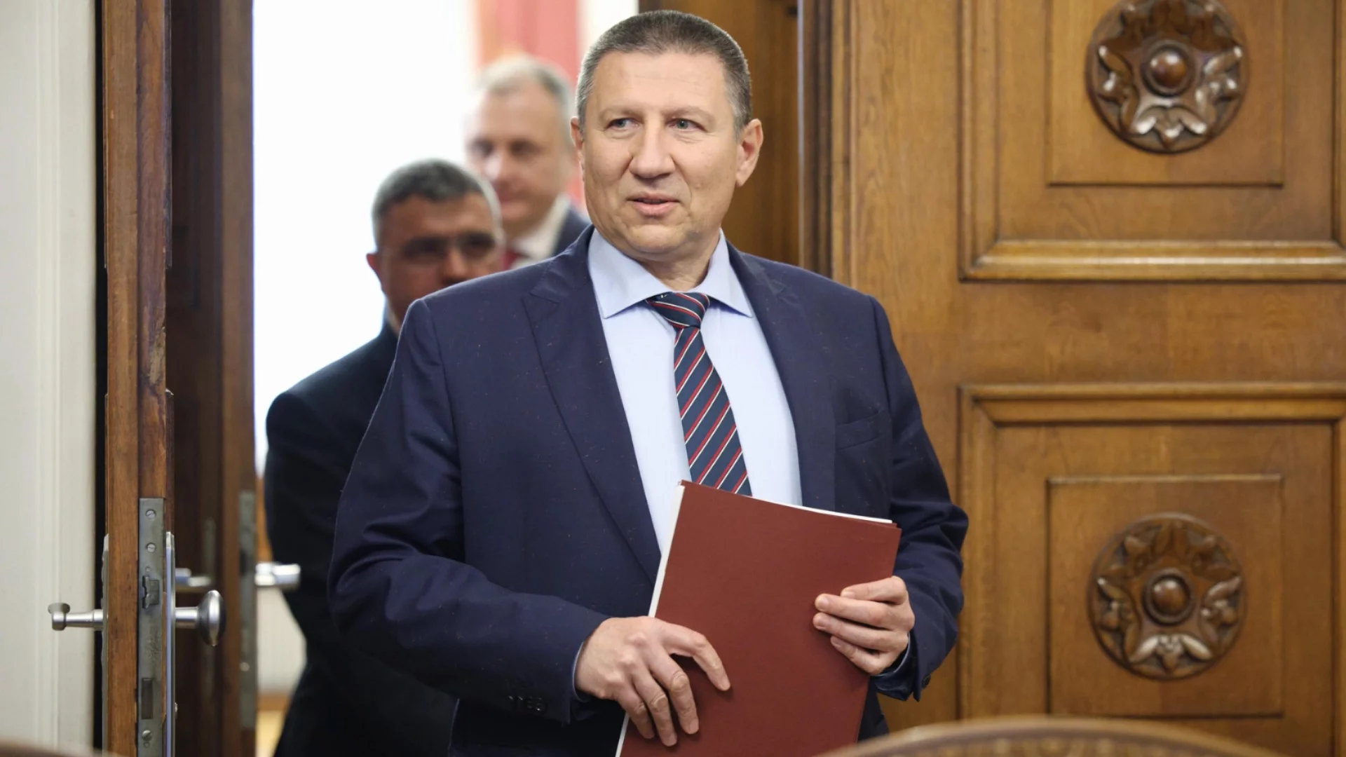 КС образува дело за легитимността на Сарафов