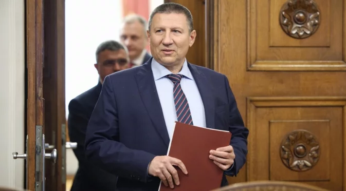 КС образува дело за легитимността на Сарафов