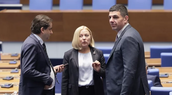 "Да, България": Правителството се снишава за Гренландия заради "Магнитски"