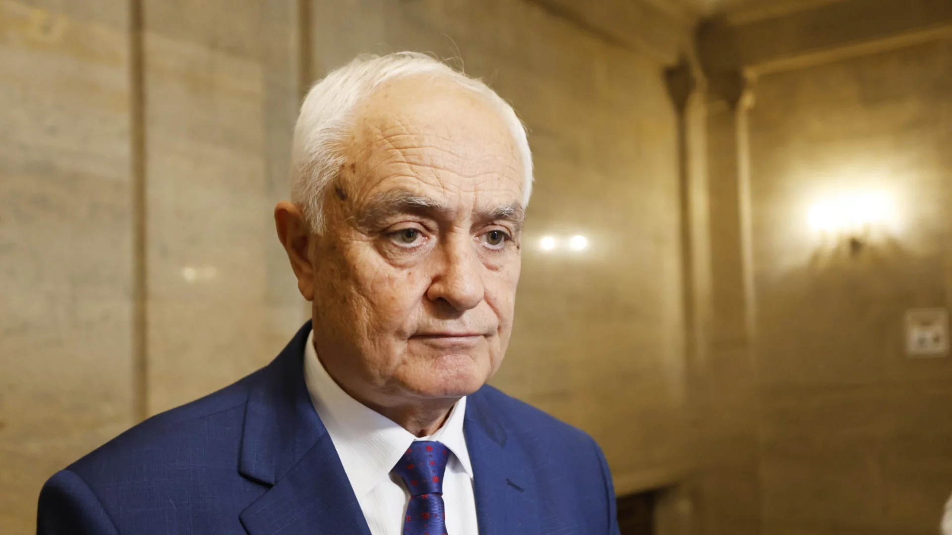 Запрянов увери: Няма да пращаме военни в Гренландия