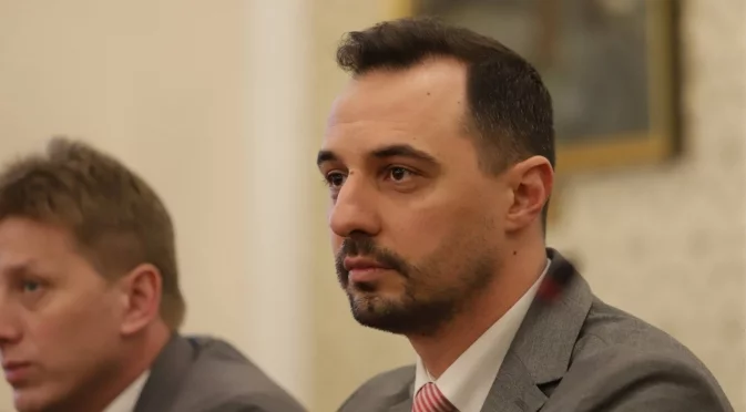 Партньор ли е Радев и има ли чистка в ПП? Отговорът от Богдан Богданов