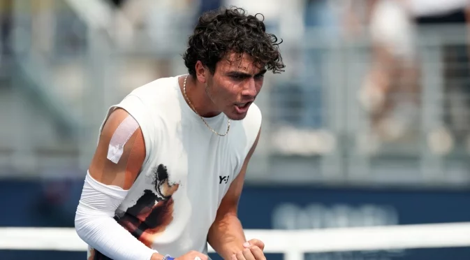 Нов подвиг на Иван Иванов! Победи съперник, който е с 274 места по-напред в световната ранглиста