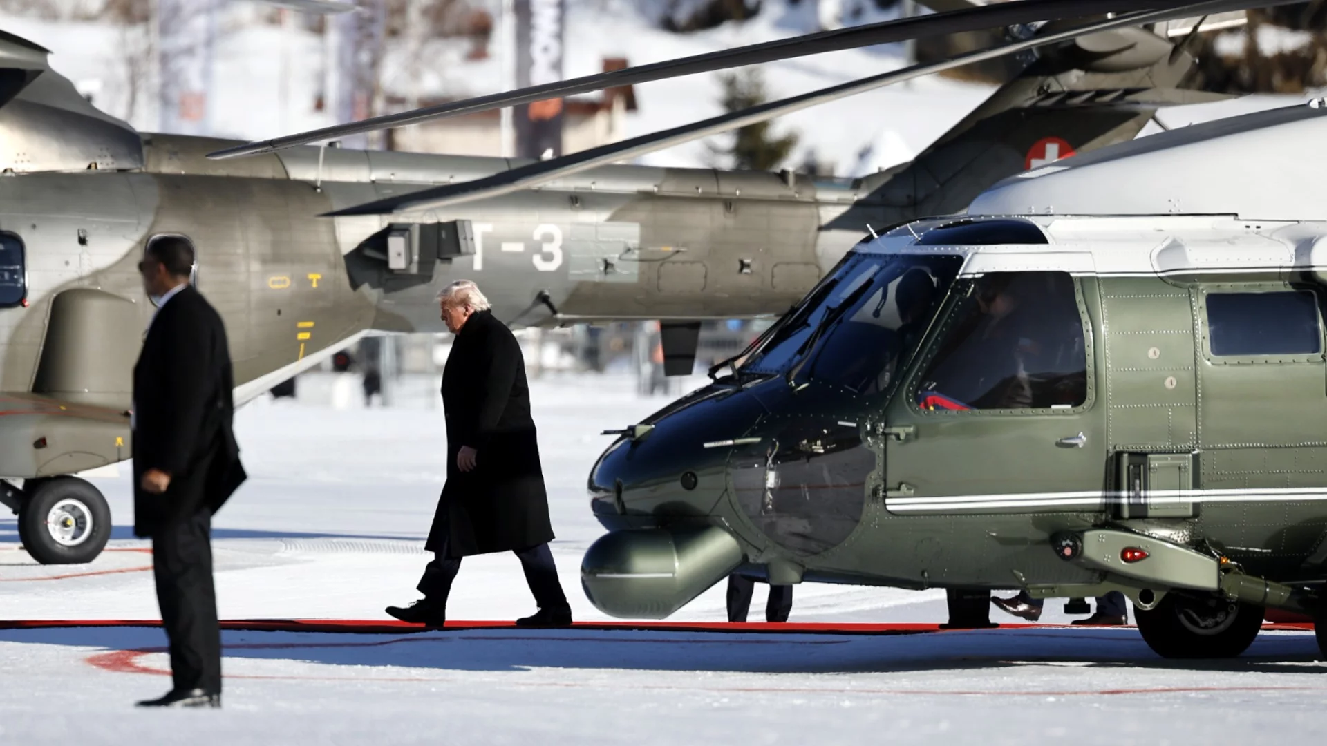Тръмп кацна в Давос: Но главните действащи лица в конфликтите, които ще обсъжда, ги няма