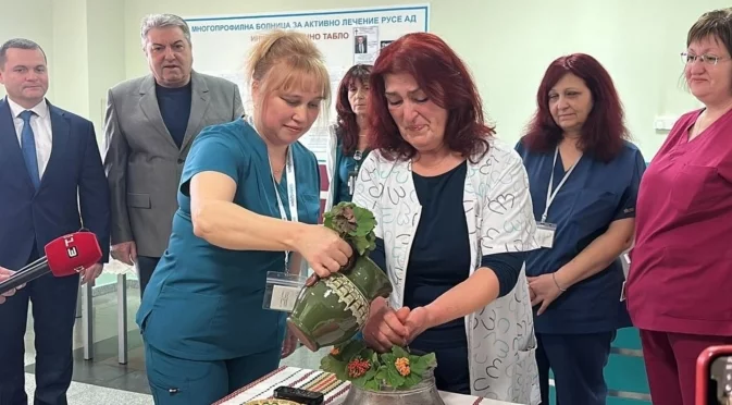 Русе отбеляза Бабинден с ритуал и благодарност към медицинските специалисти