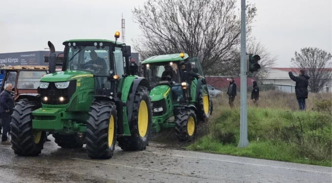 След седмици на напрежение и блокади: Гръцките фермери отслабват натиска