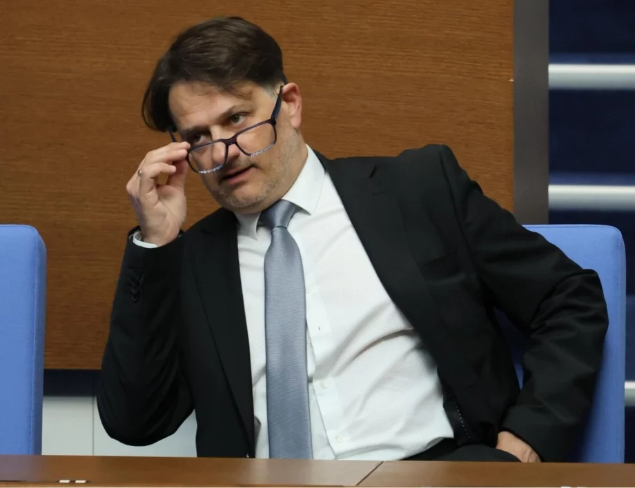 Бачев отново скри причината за скандалното уволнение на Антония Ковачева и замълча за ключови въпроси