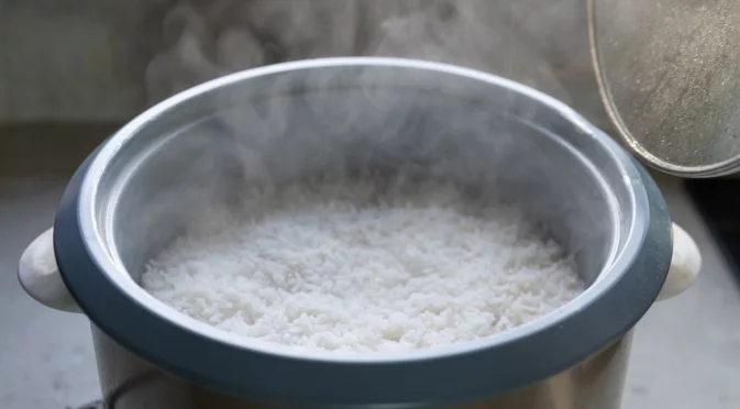 Какво се слага първо при готвене на ориз – вода, мазнина или сол