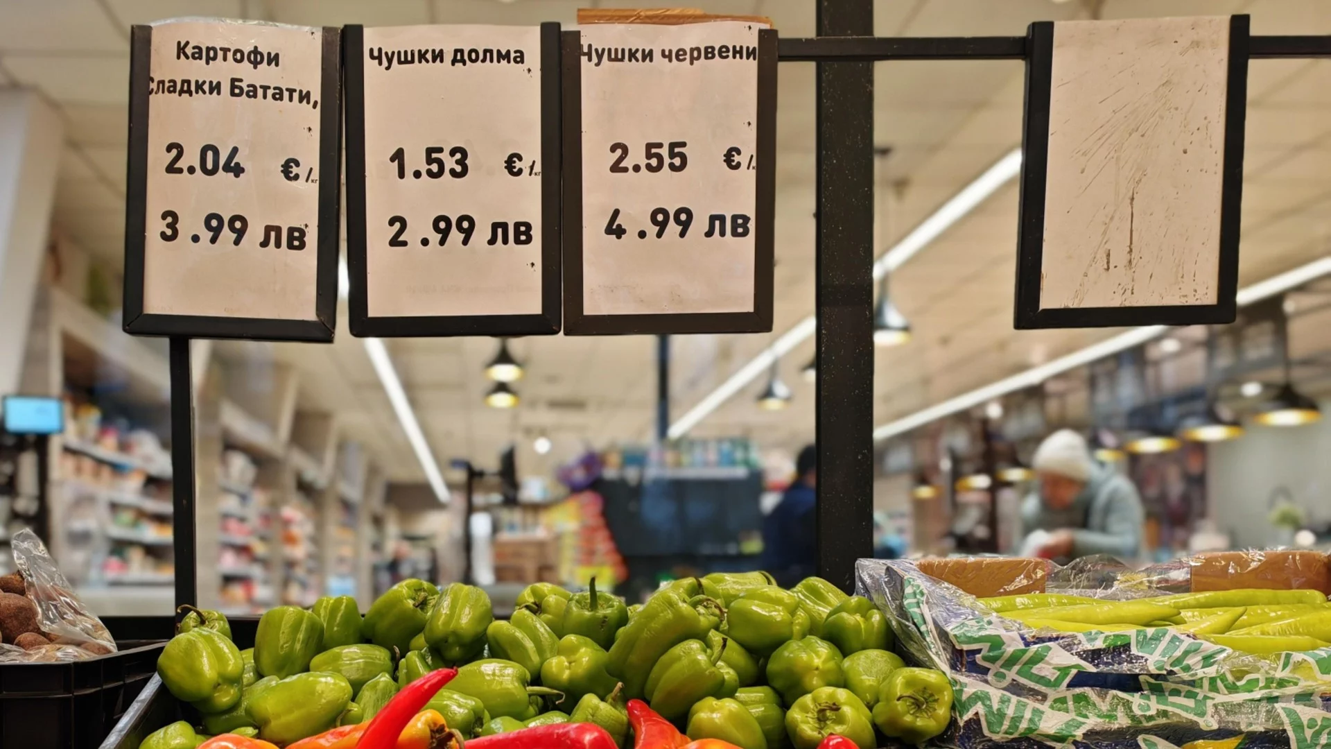 Против пазарната икономика: 11 търговски камари се обявиха срещу закона на Пеевски за цените