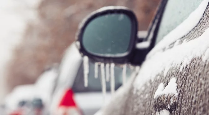 Как да размразите ключалката на колата през зимата?