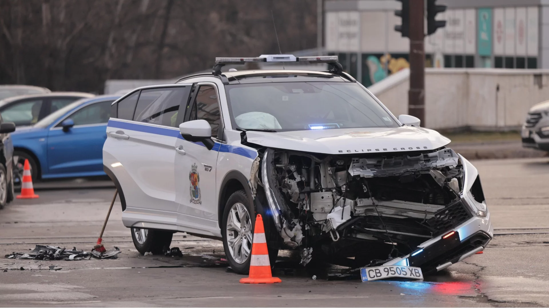 Катастрофа с кола на Столична община при НДК (ВИДЕО)