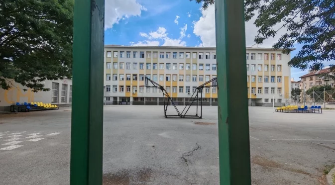 Разширяват 40 училища в София, за да минат на едносменен режим