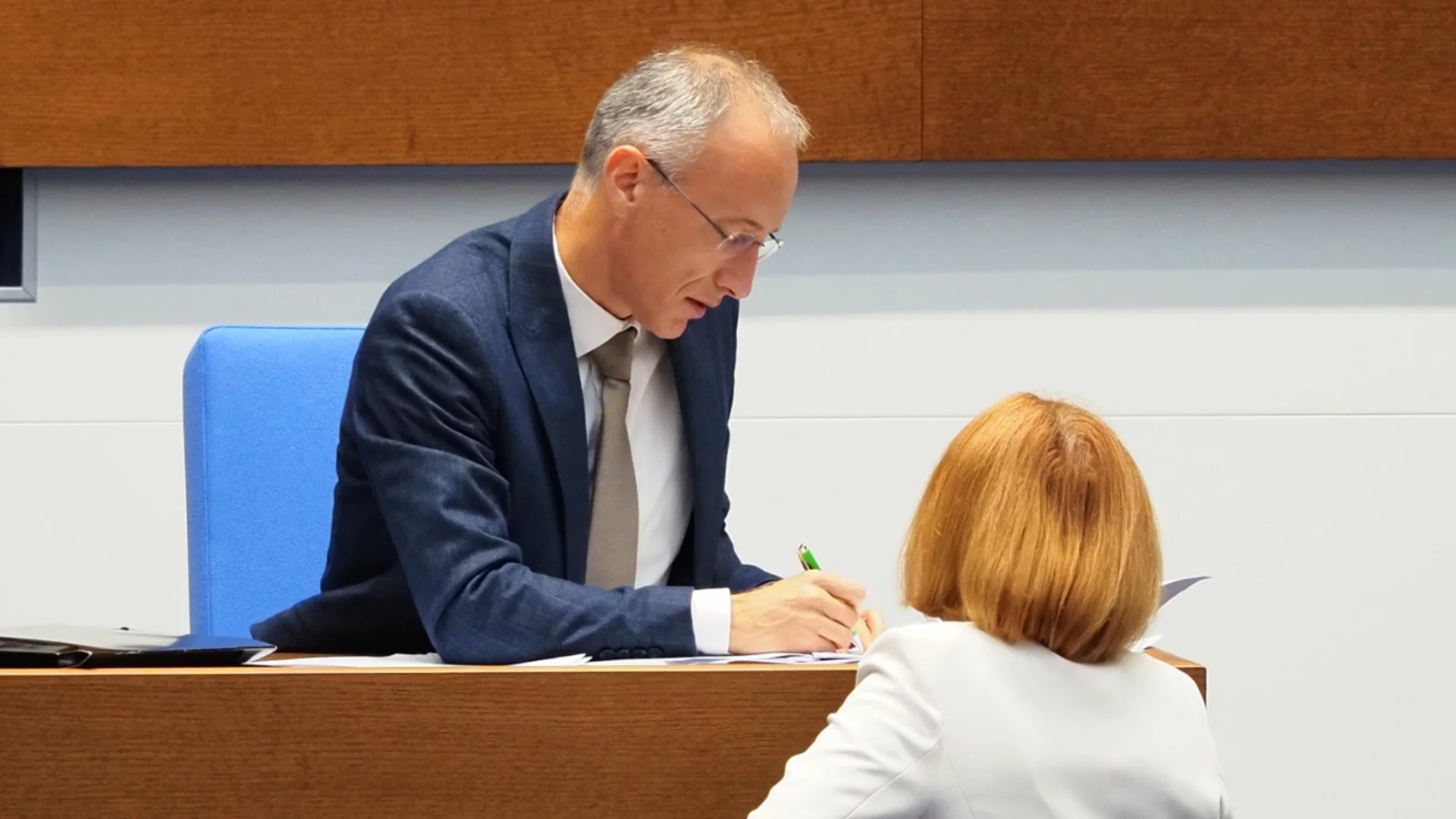 Предизборните пируети започват: Кабинетът отпусна милиони за физкултурни салони, площадки и ремонт на студентски общежития