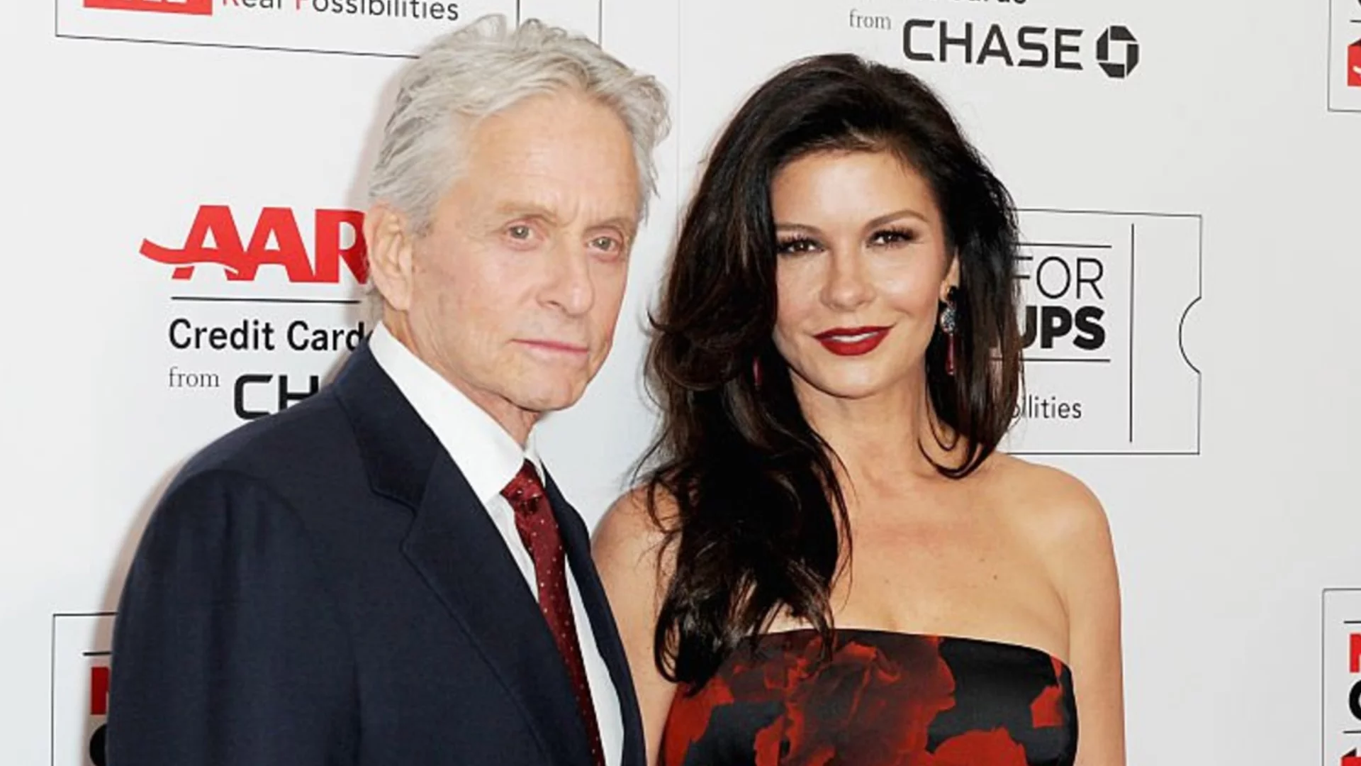 Майкъл Дъглас и семейството му замениха Холивуд за приключение в Антарктида (СНИМКИ)