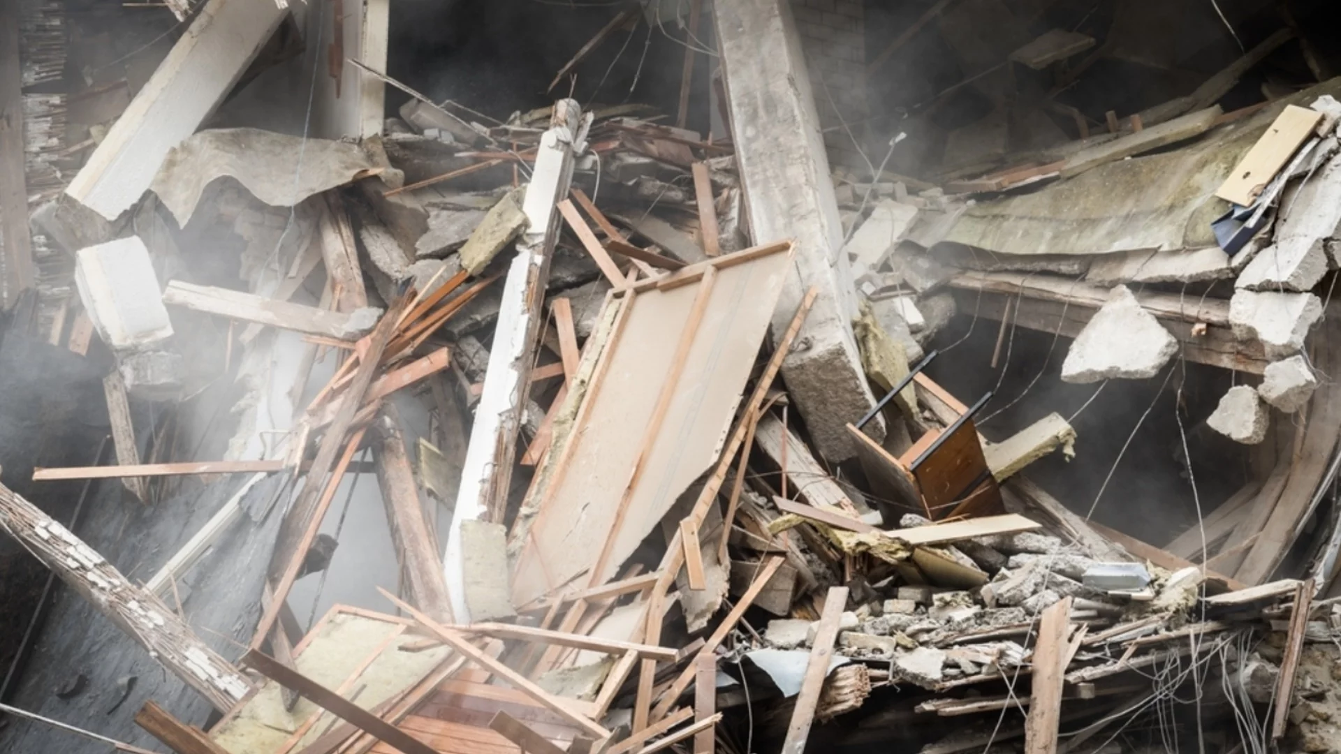 Сняг срути мол в Русия (ВИДЕО)