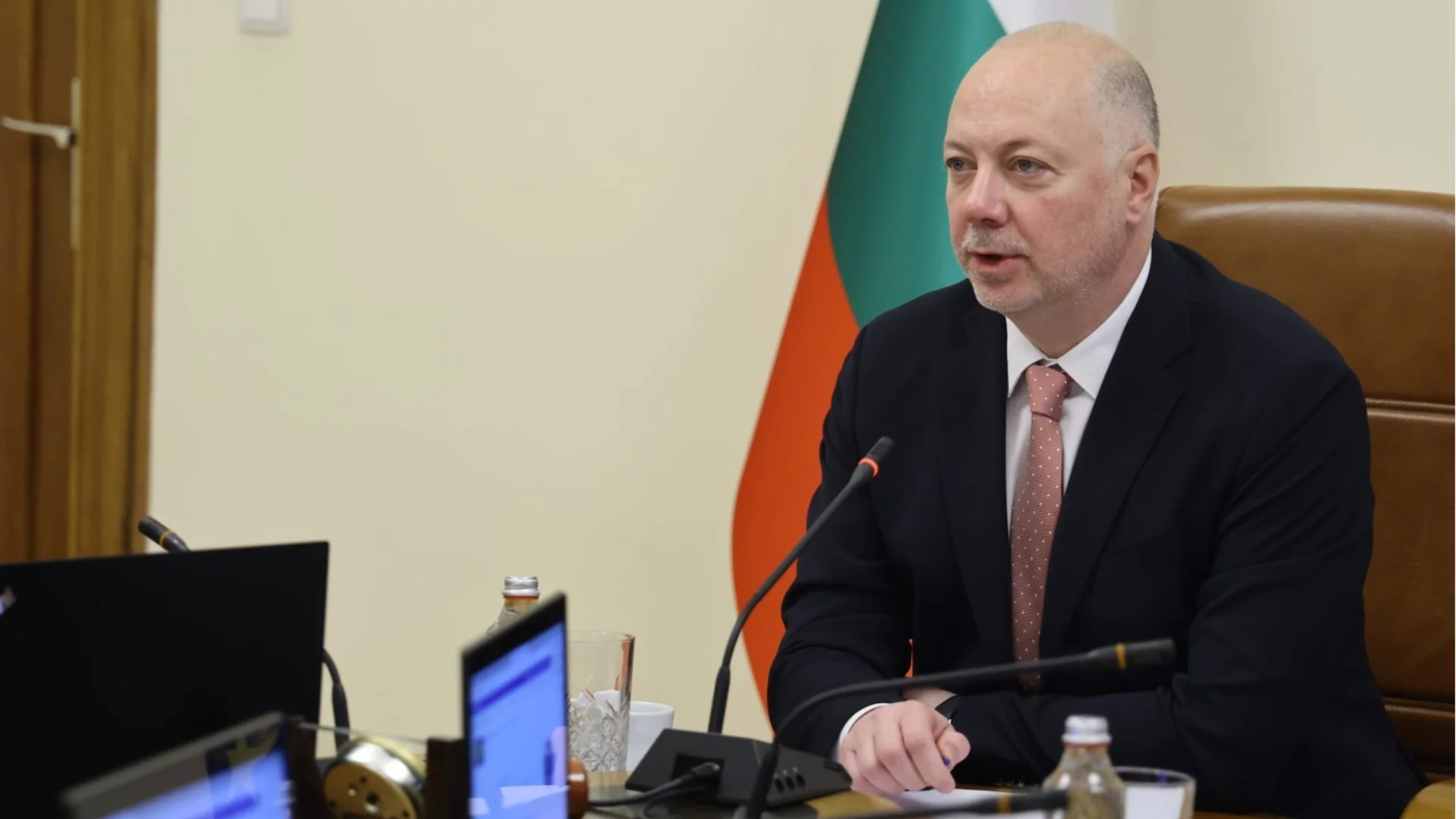 Предизборно: Кабинетът одобри увеличение на заплатите в бюджетния сектор