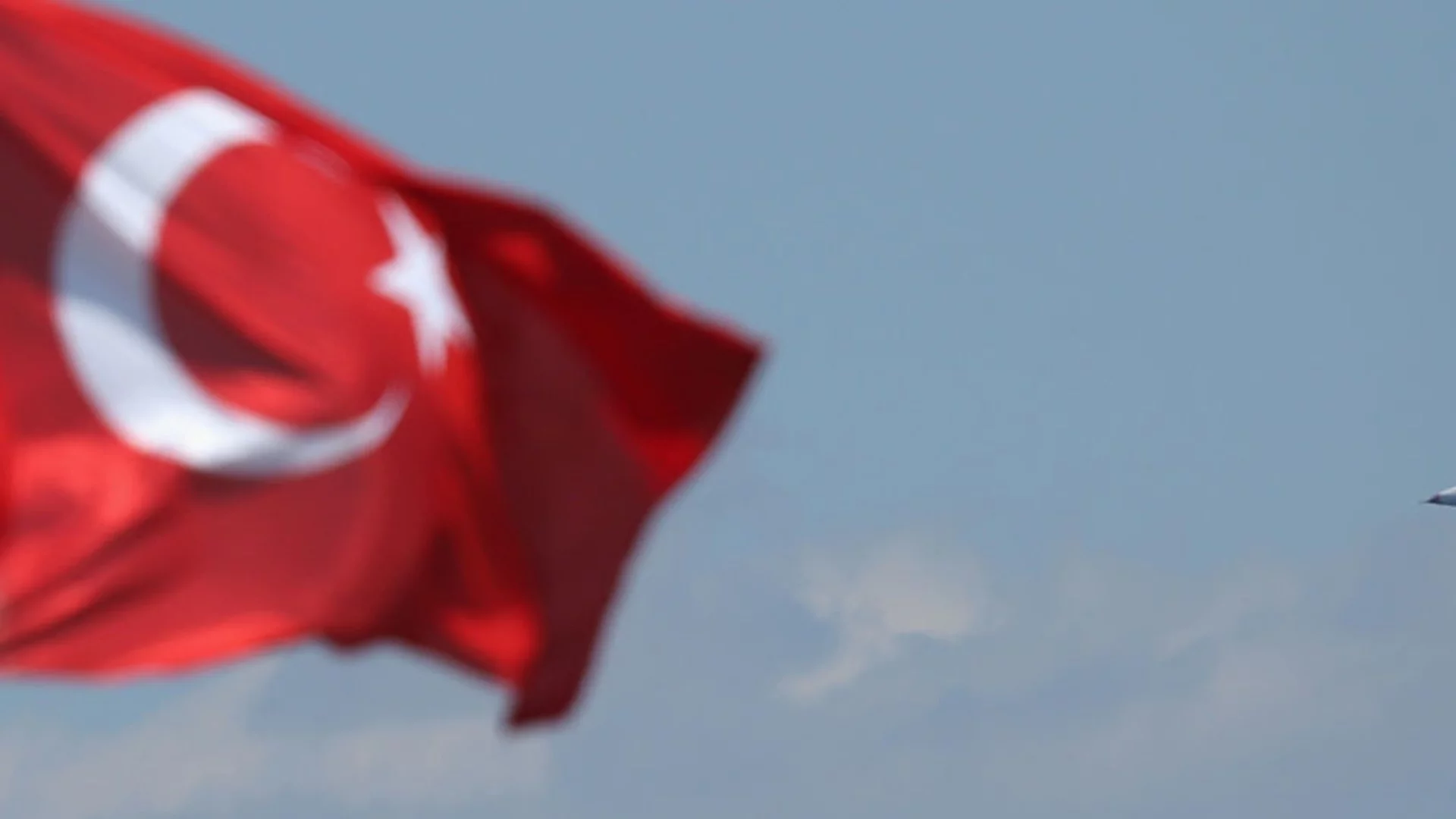 "Терористична атака": Турция за инцидента с турското знаме край Сирия
