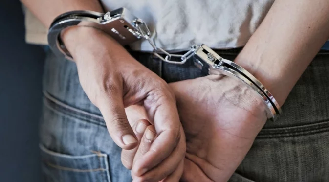 Обрал възрастна жена: Мъж отива в затвора за 2 г. и 4 м.