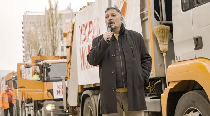 Боклукджиите и шофьорите на камиони бойкотират работата на район "Изгрев", алармира кметът д-р Делян Георгиев