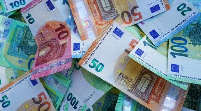 Не по вода, а по евра ще тръгне февруари за тези 4 зодии!