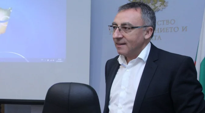 Стаматов: Няма учители по половината предмети, никой не иска да работи за 1144 евро