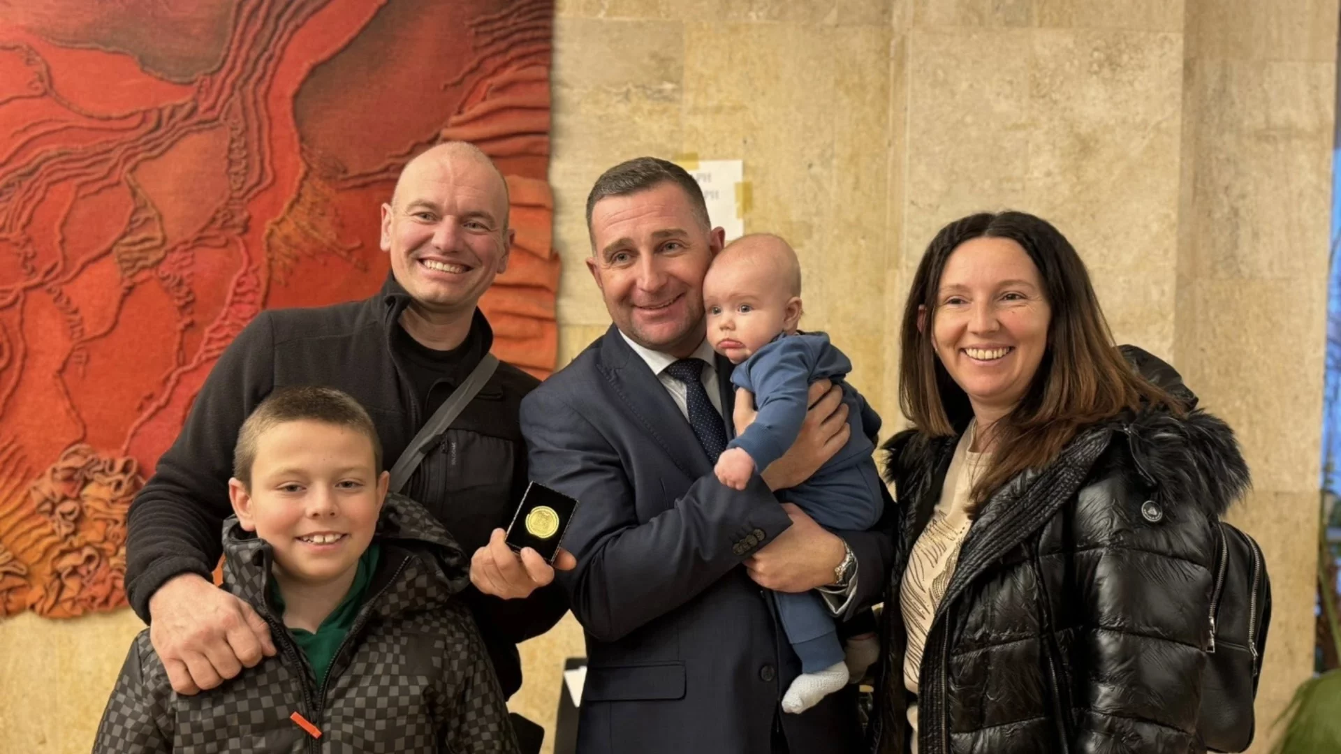 Община Самоков връчи почетни плакети на Бабинден