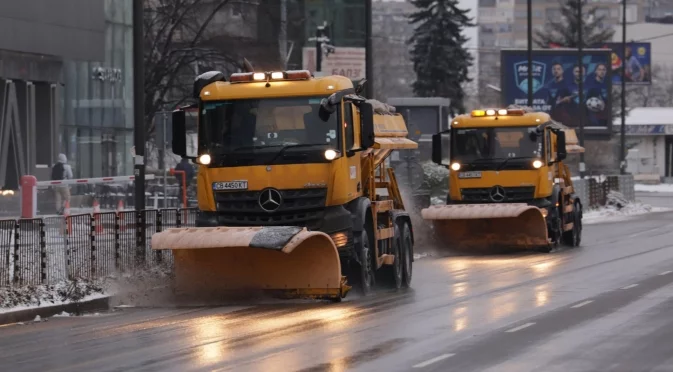 София след снеговалежа: Градският транспорт се движи нормално