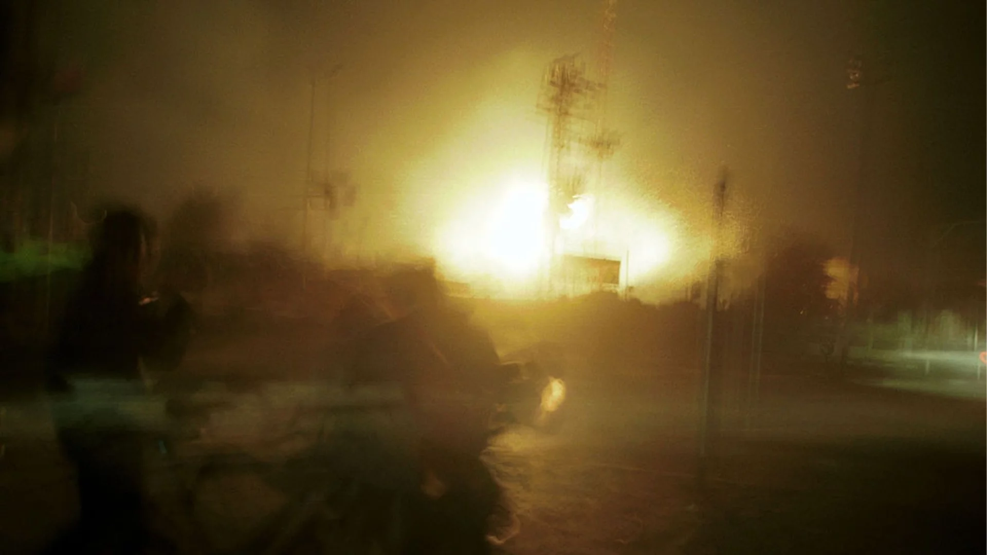 Русия удари търговски център в Запорожие, Украйна атакува петролни терминали (ВИДЕО)