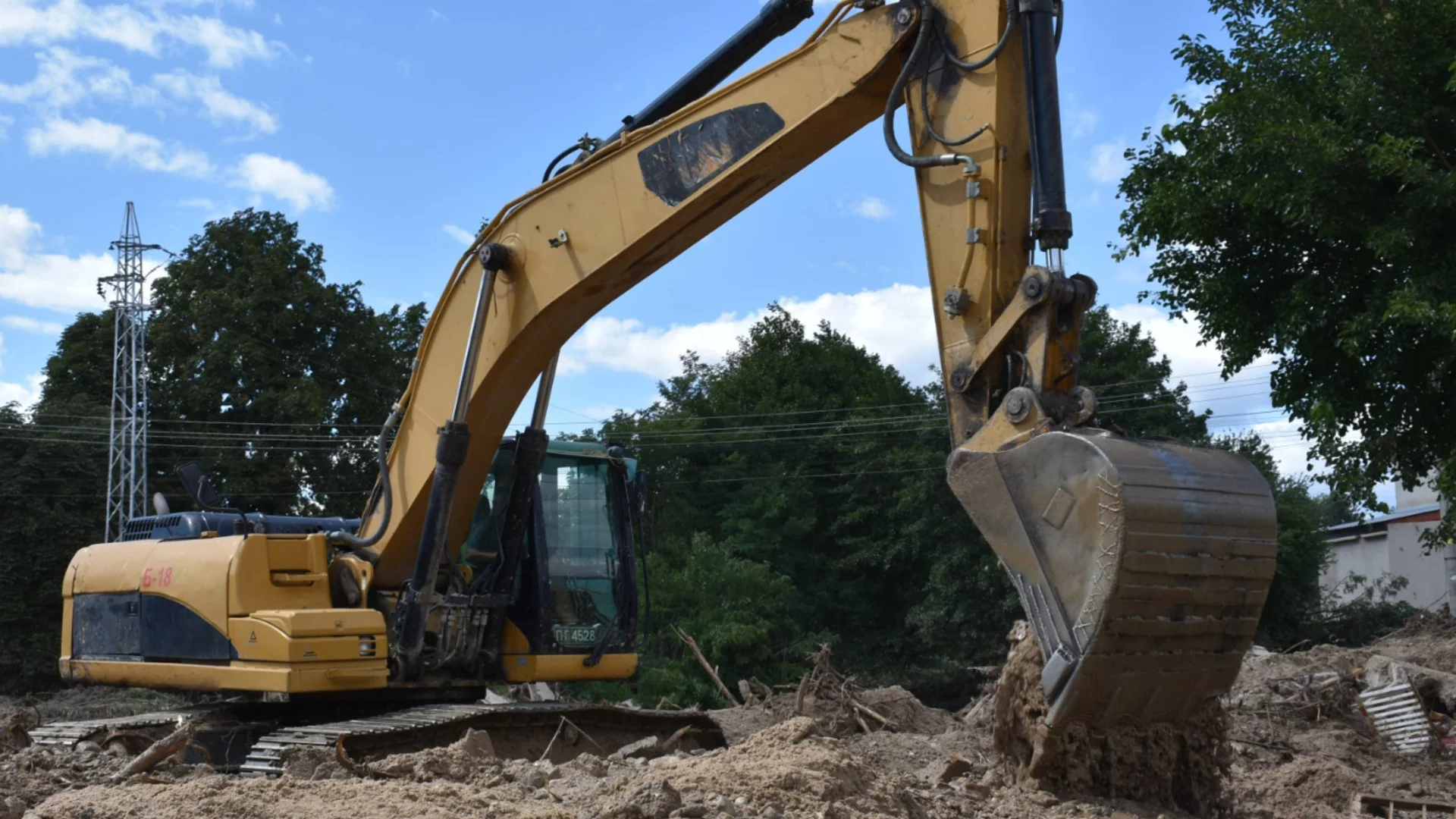 "Елените 2" в София: Квартал на косъм от трагедия, строител мести коритото на река