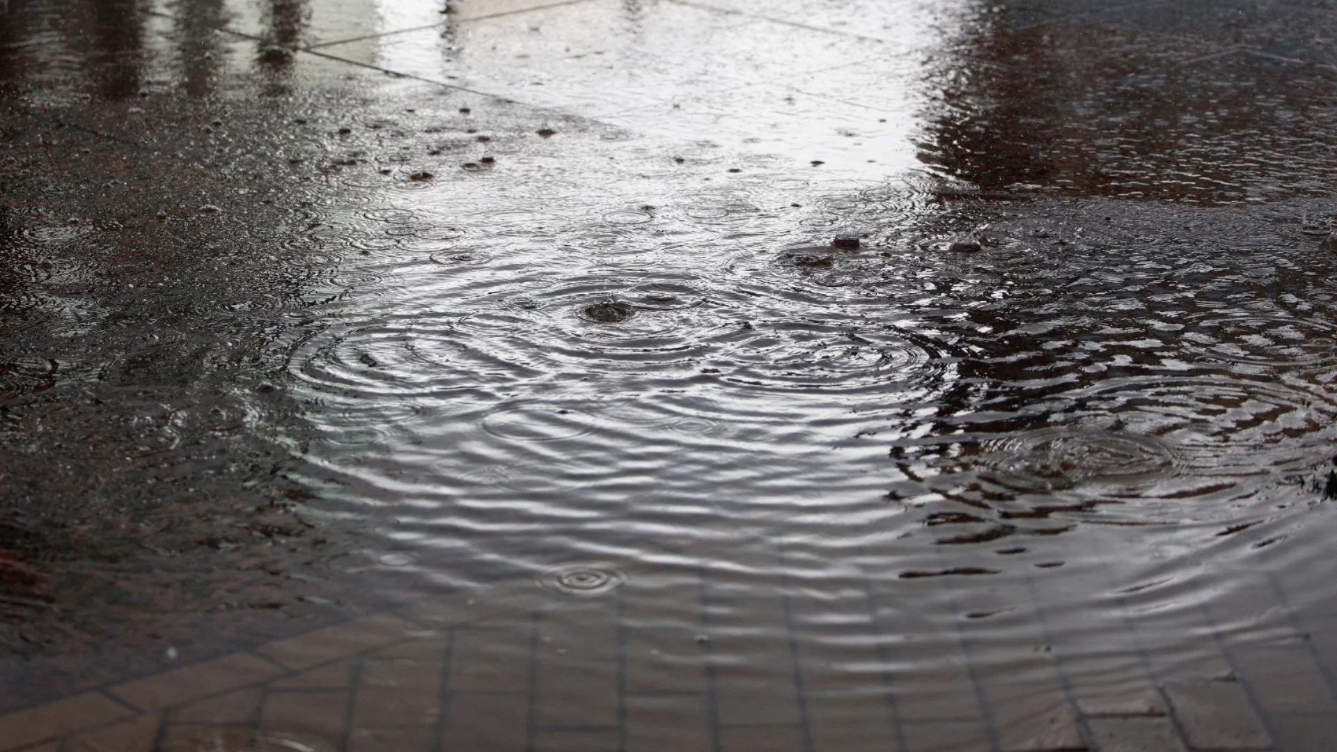 Цилконът "Хари" настъпва към България, след като заля и удави Южна Италия (ВИДЕО)