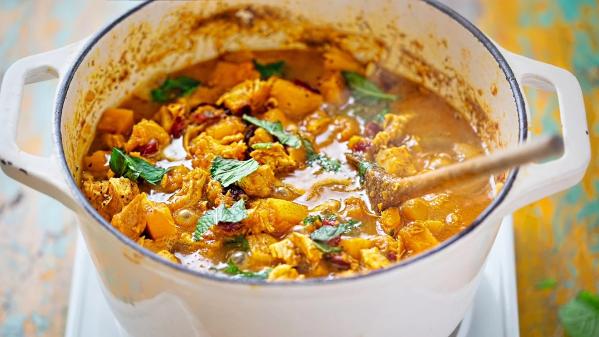 Каква е разликата между бавно и бързо готвене на яхнии