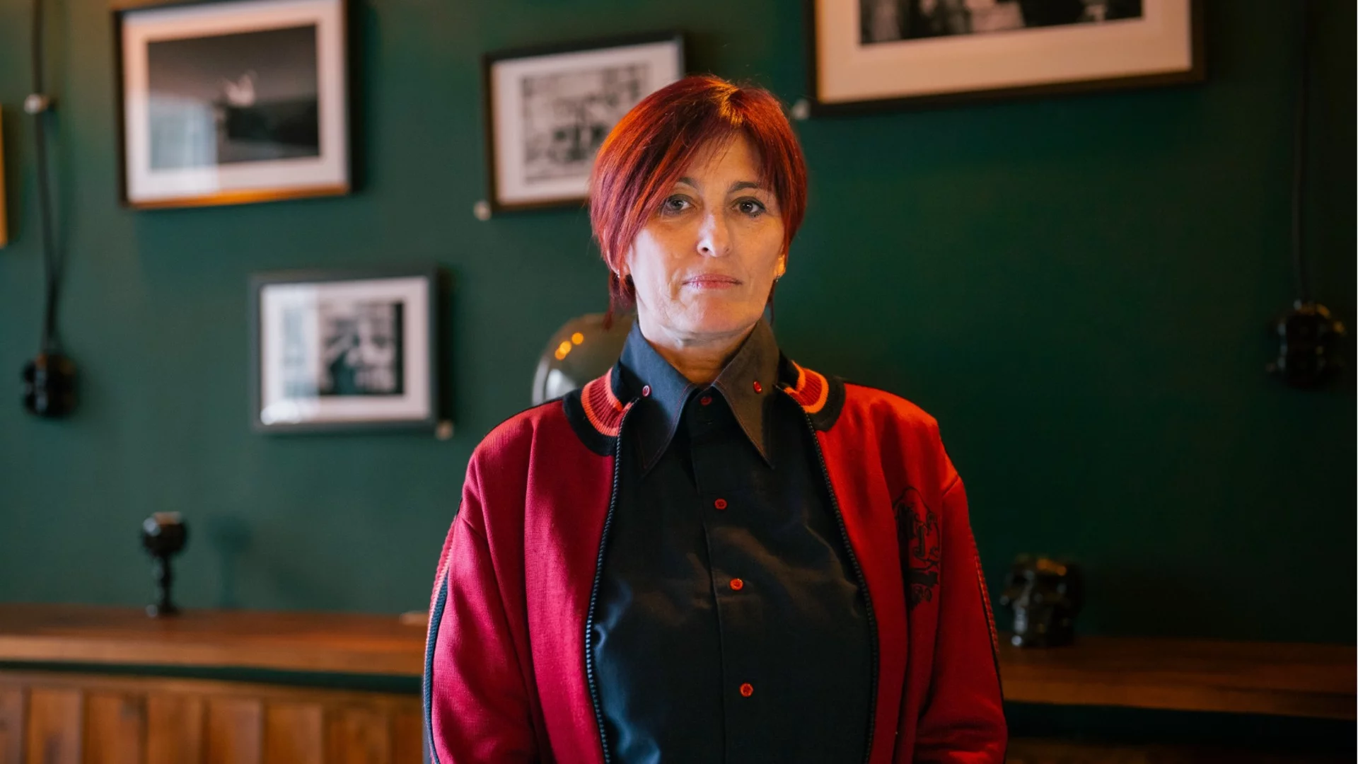 Ивана Кълвачева и изложбата ѝ "Camera Bound": За емоцията, точния момент и хумора (ВИДЕО)