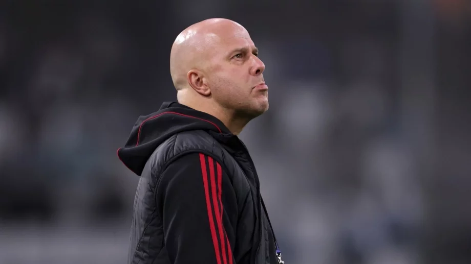 Слот този път не издържа – влезе остро на легенда на Ливърпул