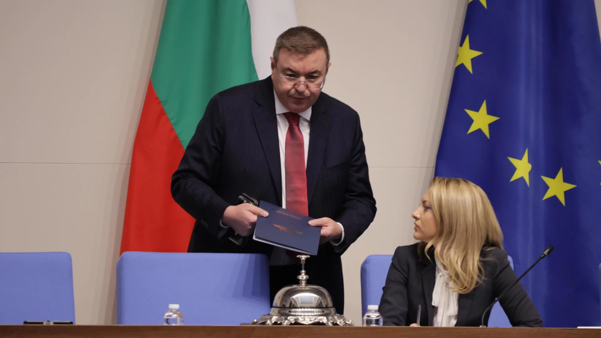 Управляващите бързат да "опраскат" машинното гласуване