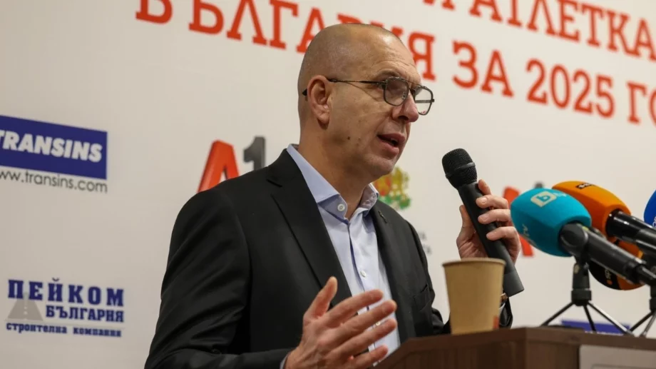 По примера на Боби Михайлов - президент на спортна федерация си постави оценка "6+"