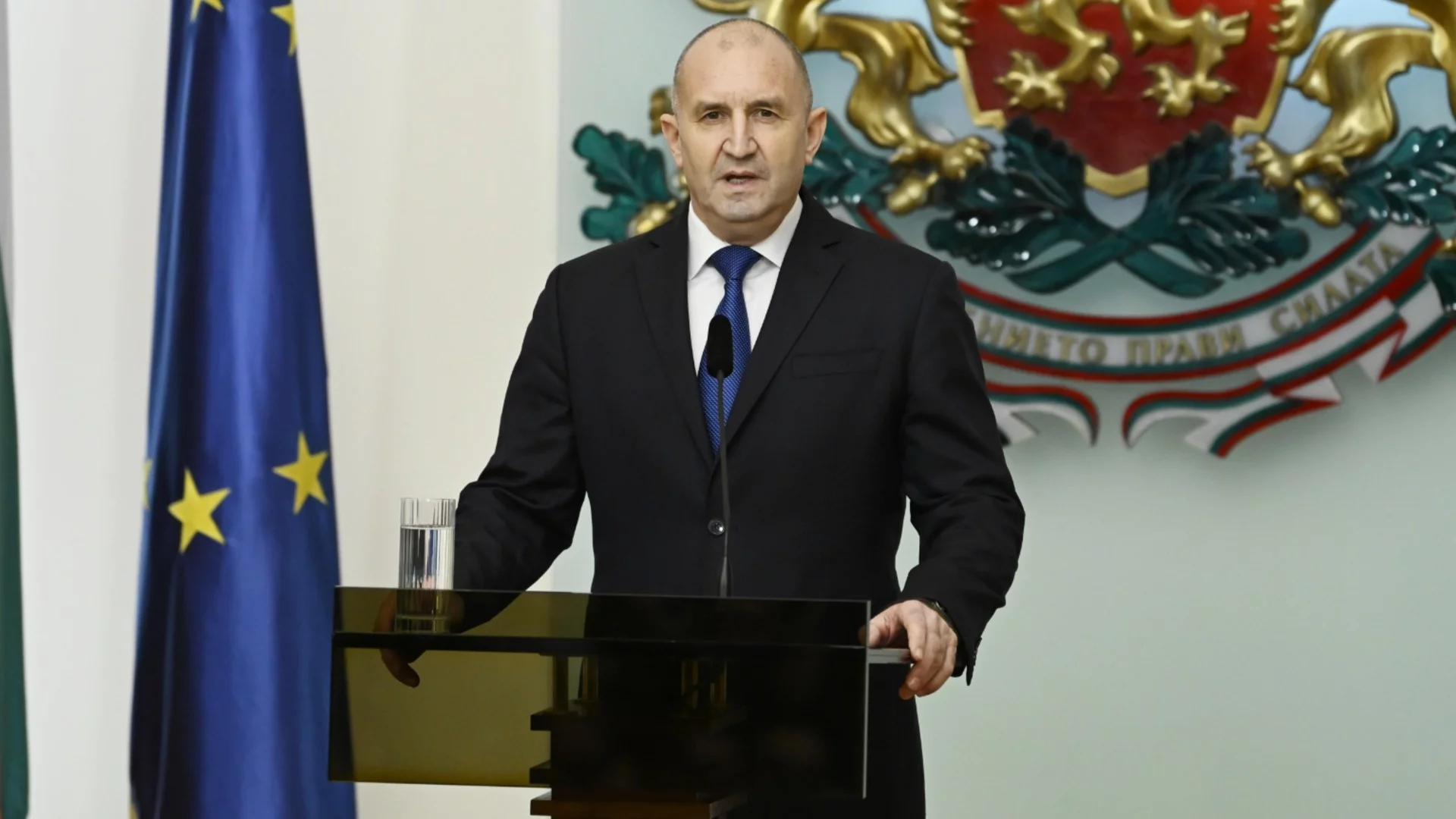 Ще разсече ли Радев "Гордиевия възел" в България