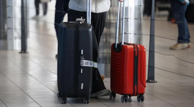 Европарламентът обсъжда нови права за авиопътниците