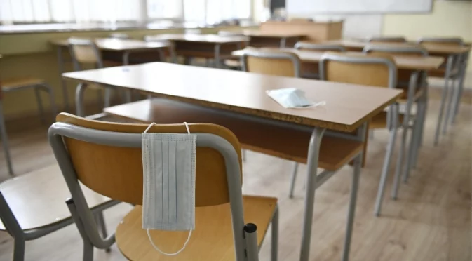 По-дълга междусрочна ваканция заради грипа: Позицията на МОН