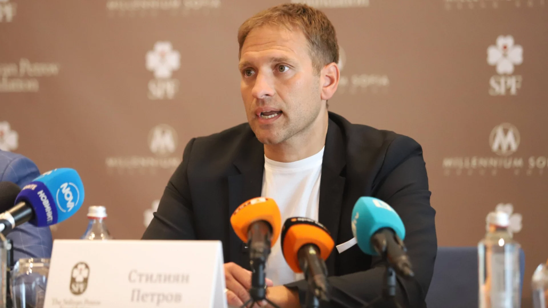 Стилиян Петров: Прегърнахме ролята си на посланици на една футболна туристическа федерация!