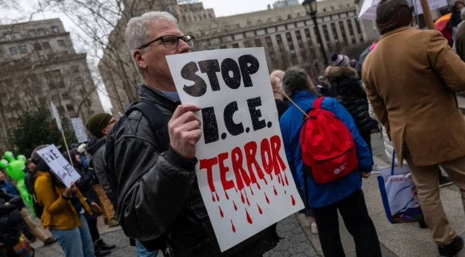 Ужасяващо: Имиграционните служби в САЩ задържаха 5-годишно дете (СНИМКИ)