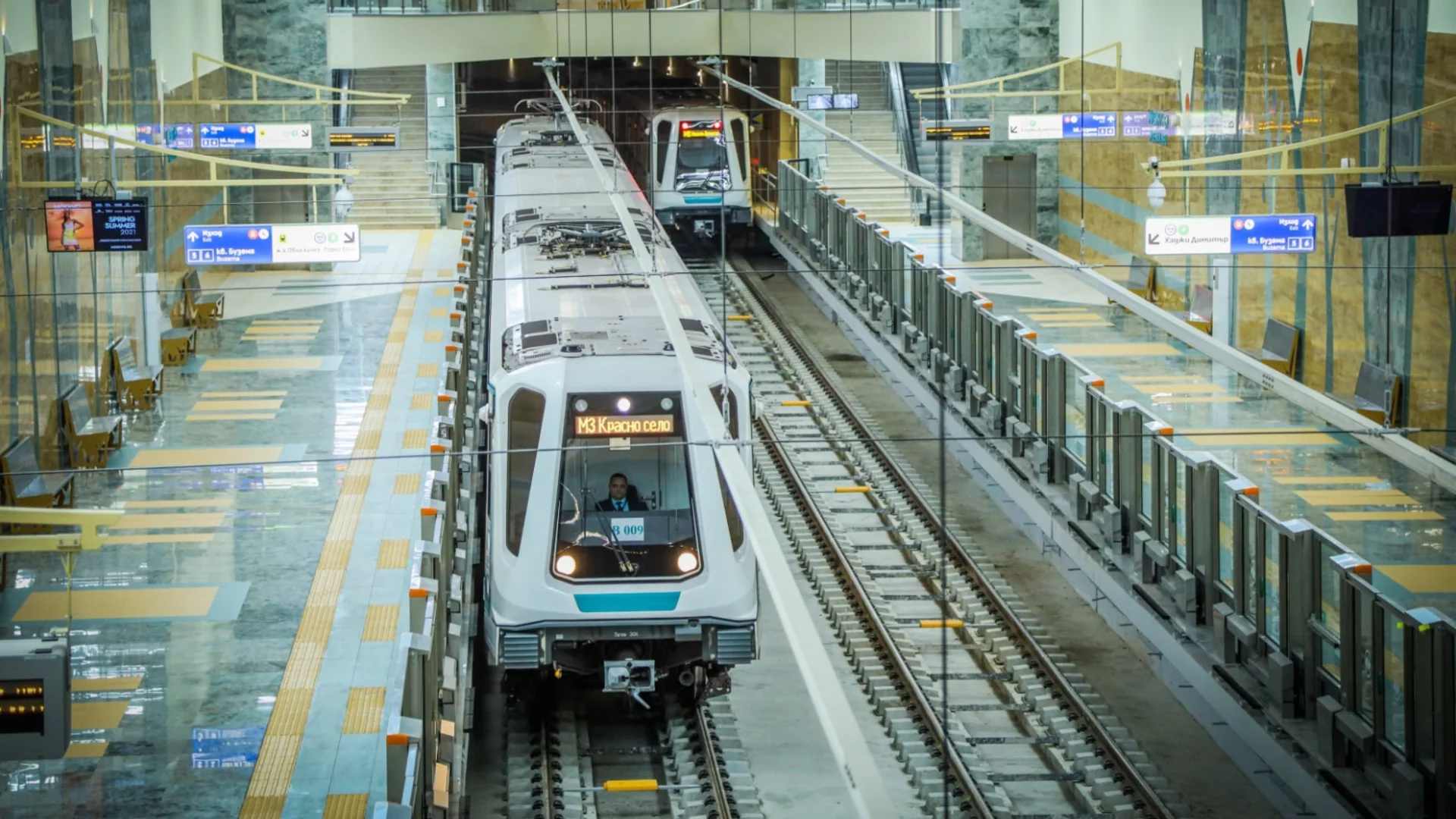 Скандалът с охраната в метрото продължава: ВИДЕО с твърдения за пиян полицай