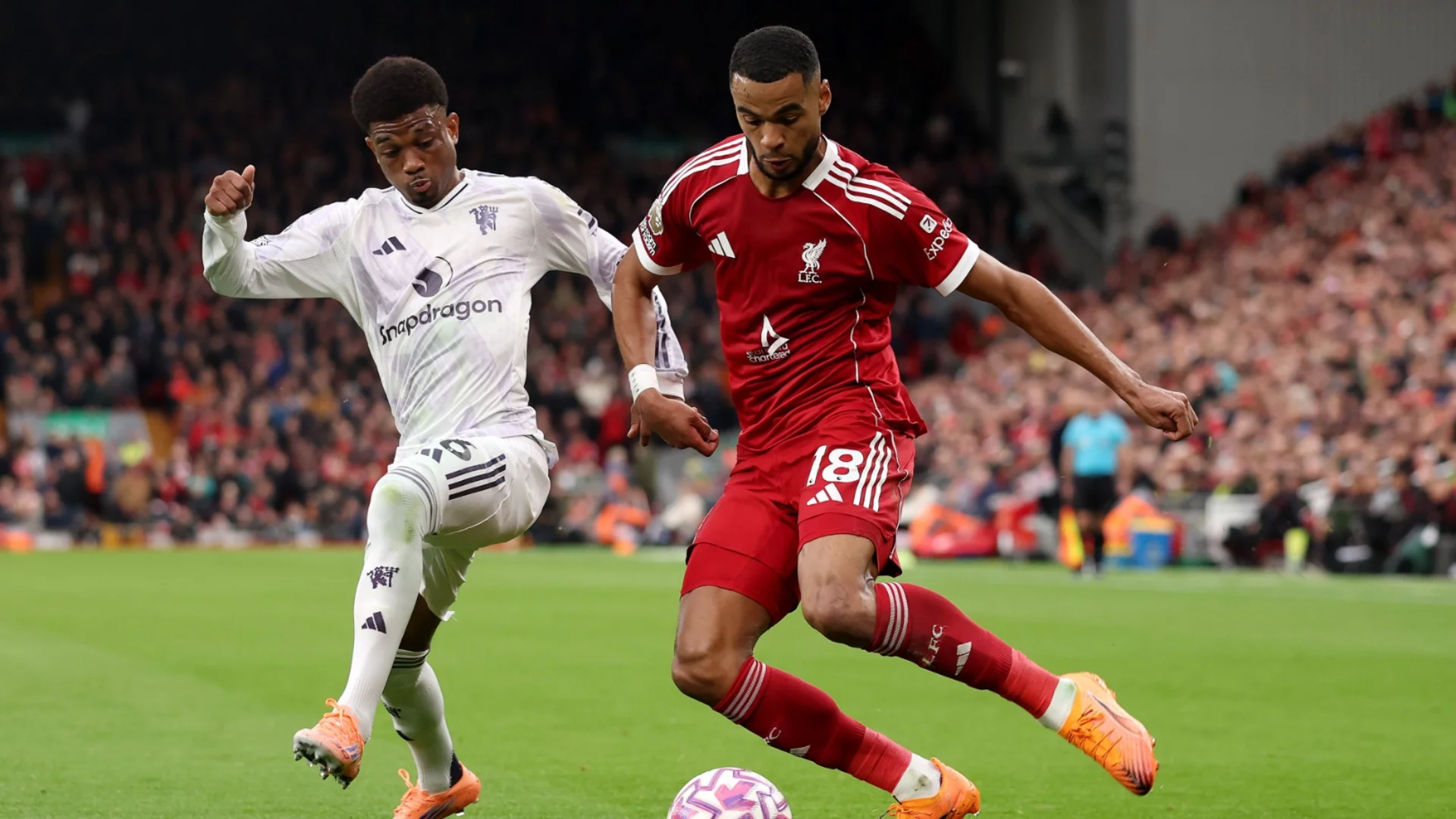 Ман Юнайтед бележи рекорден срив по приходи, Ливърпул за пръв път е номер 1 в Англия