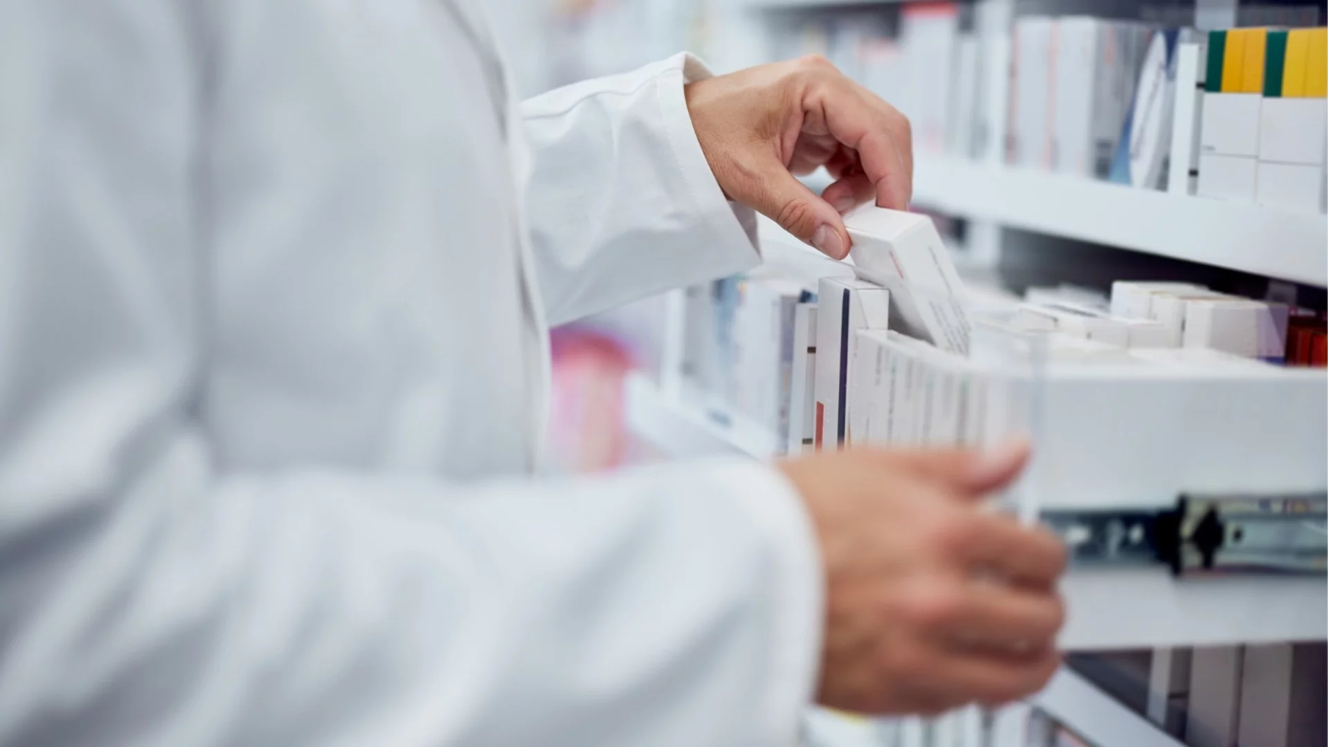 Множество сигнали за поскъпване на лекарствата, КЗП проверява