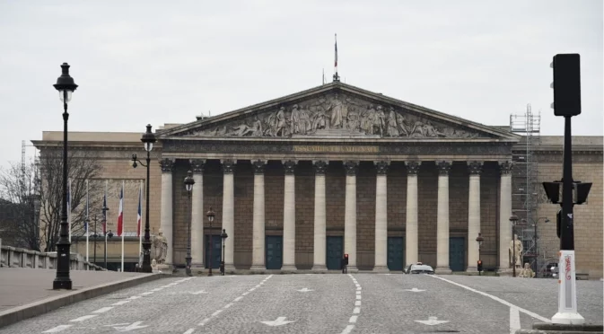 Френското правителство устоя на втория вот на недоверие