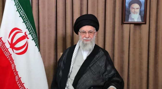 Чемодан, килимче, Хаменеи