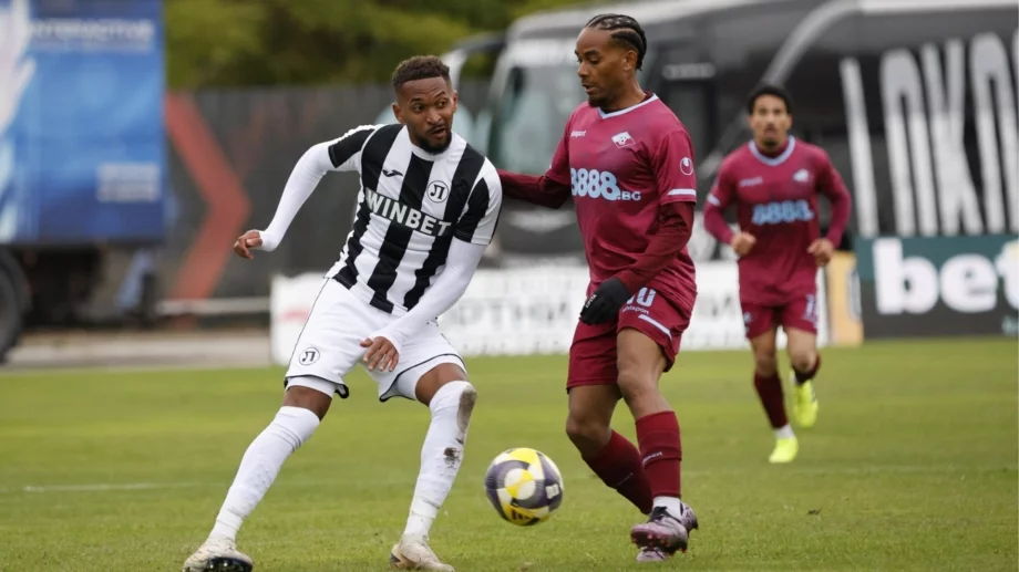 Троен трансфер в Първа лига - клуб от елита се подсили с юноша на Левски, играл за Уест Бромич