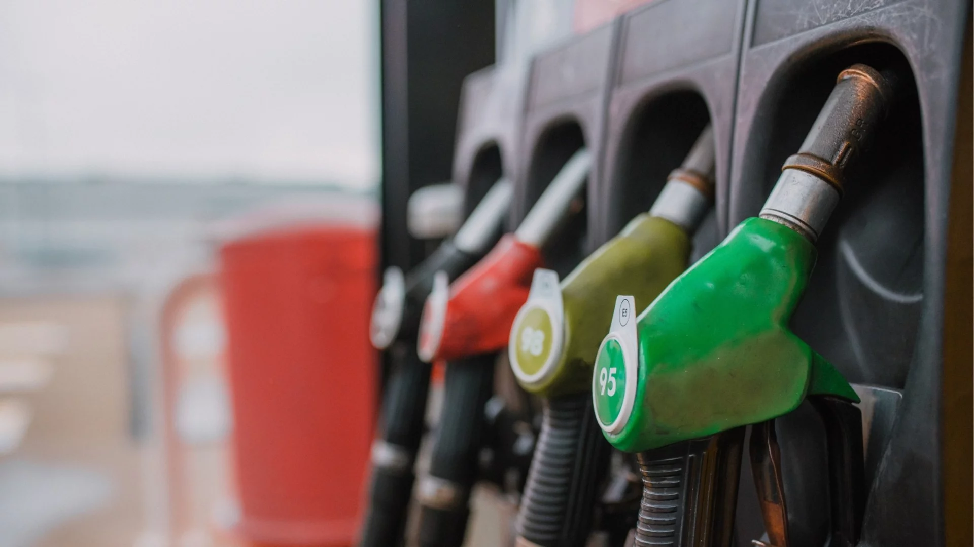 Масово затваряне на бензиностанции в Гърция