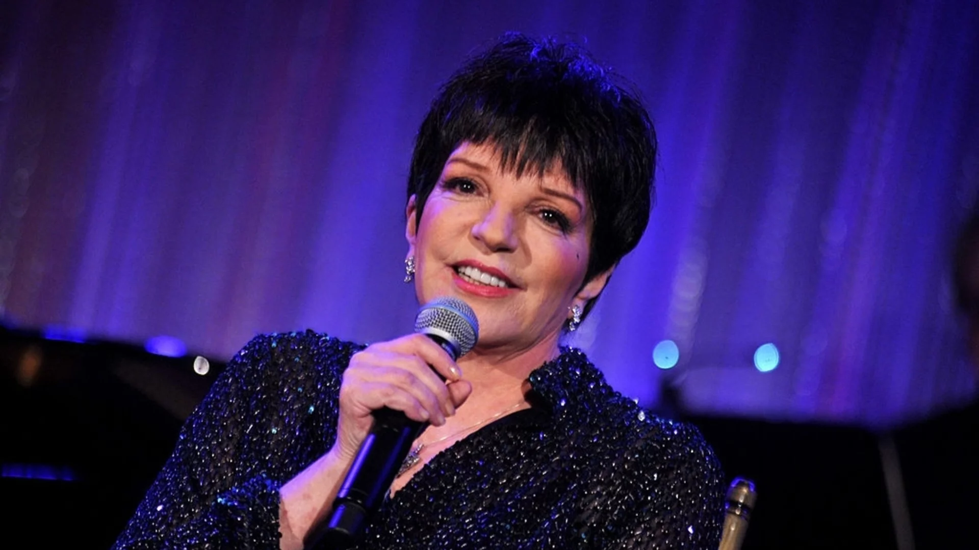 Лайза Минели издава нова музика след 13 години. Експериментира с изкуствен интелект