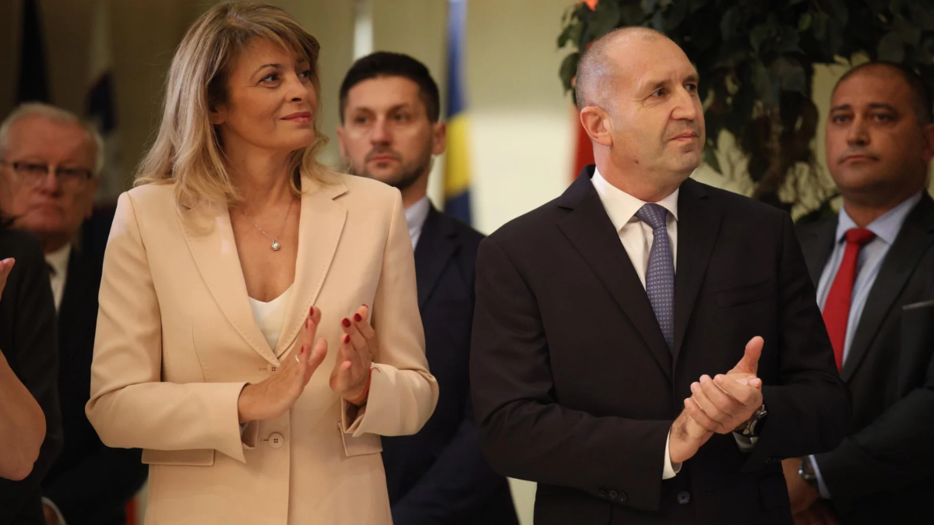 Първата дама с изненадващо послание след като КС освободи Радев