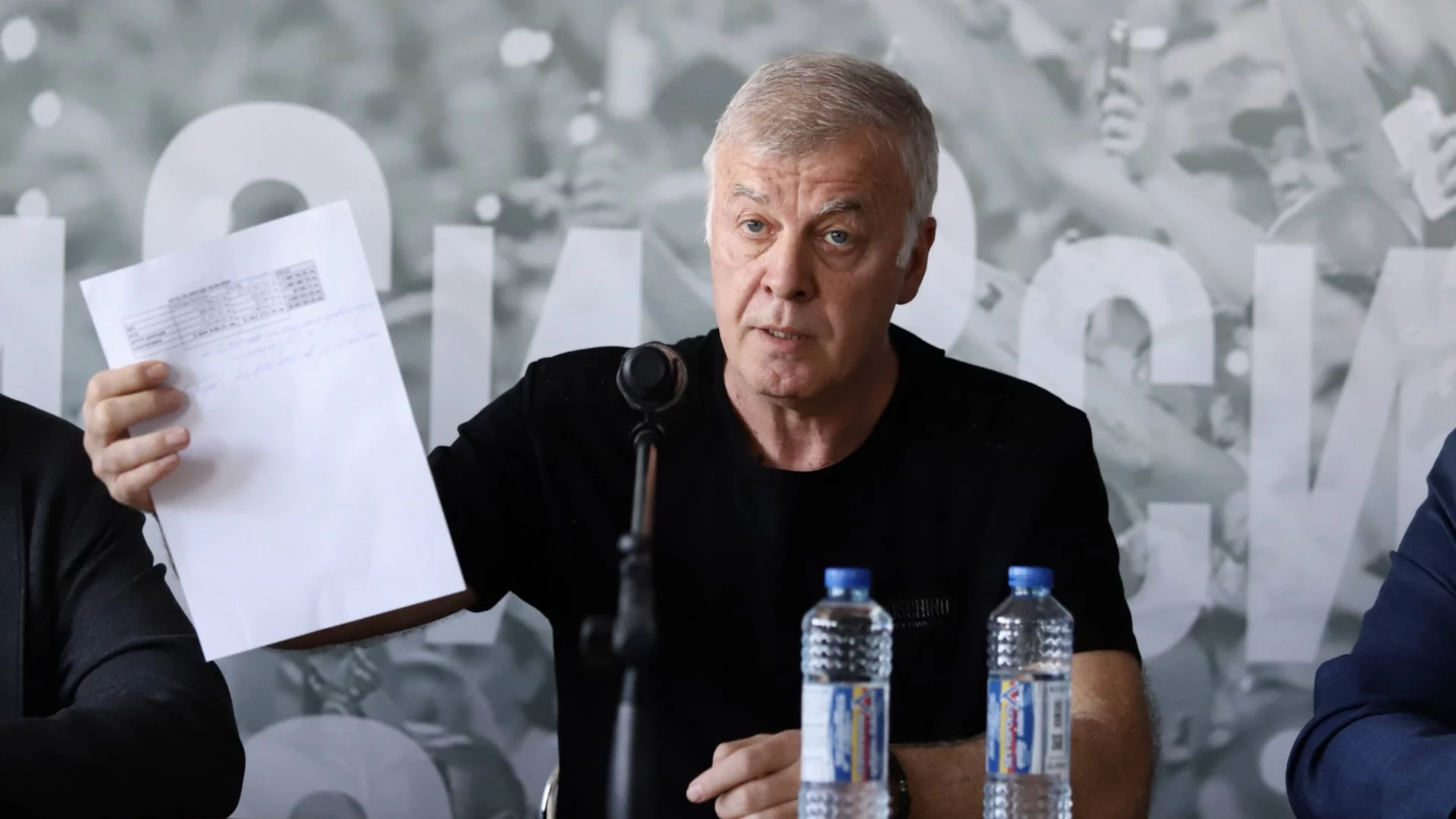 Хулио Веласкес е поставил важно условие на Наско Сираков, за да може Левски да се бори за титлата